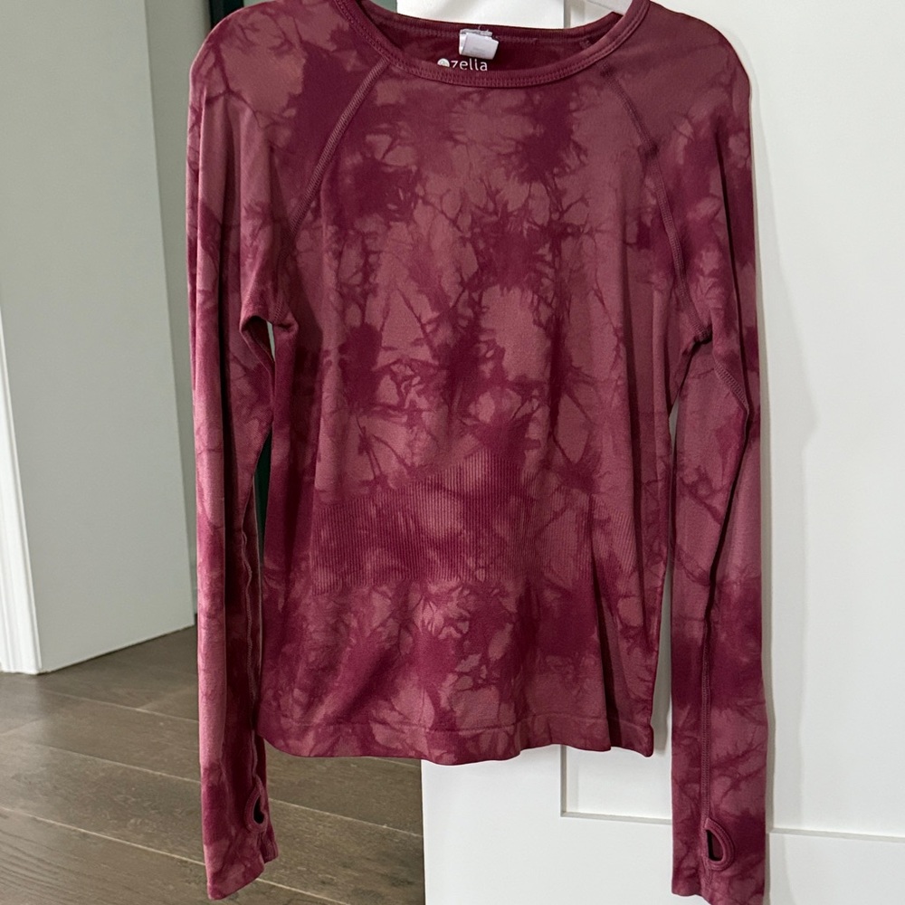 Girls maroon tie die print workout top.